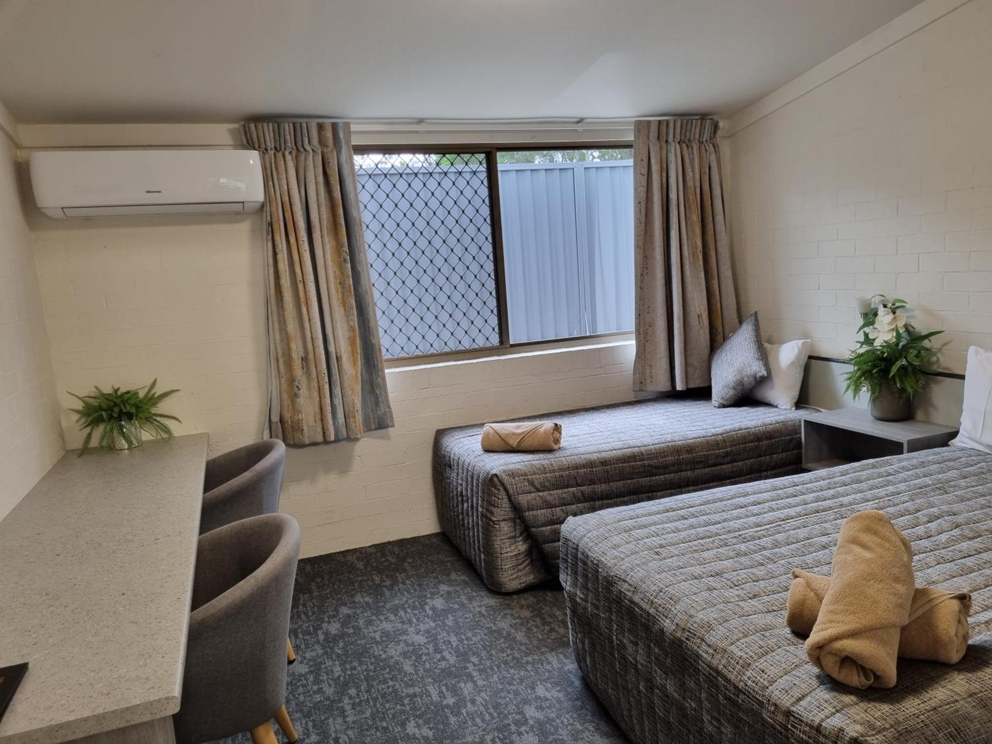 Y Motels Yarraman ภายนอก รูปภาพ